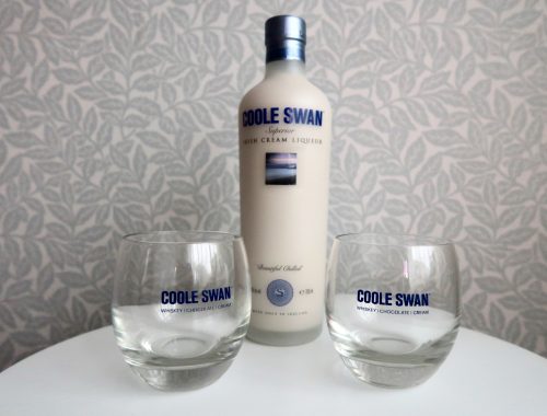 Image: Coole Swan gift set with bottle of irish cream liqueur and 2 glasses